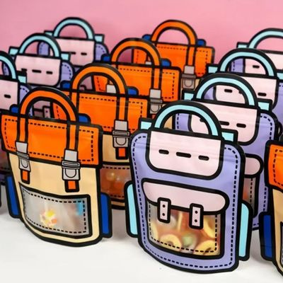 パーソナライズ可能で楽しい 透明な漫画 リサイクルバックパック ザイプ型のプラスチックギフトバッグ