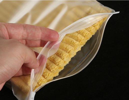 PE プラスチックのシッパートップ 透明なロゴ 衣料品のカスタマイズされたパッケージングのための凍結シップロックバッグ